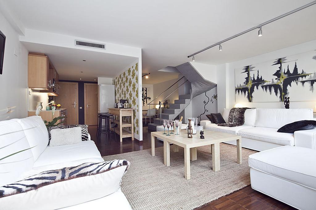 Apartment Barcelona Rentals - Private Pool And Garden Center Kültér fotó
